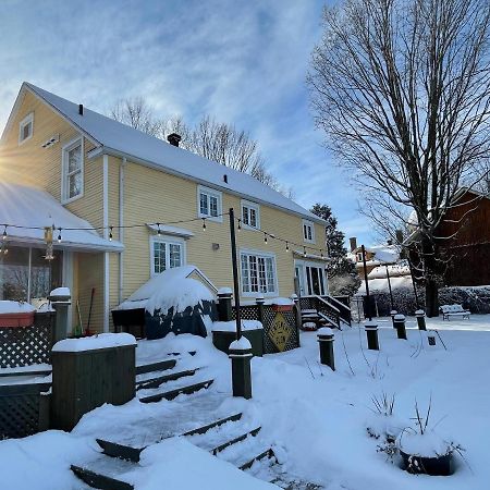 Manoir Alegria Bed & Breakfast Cowansville Bagian luar foto