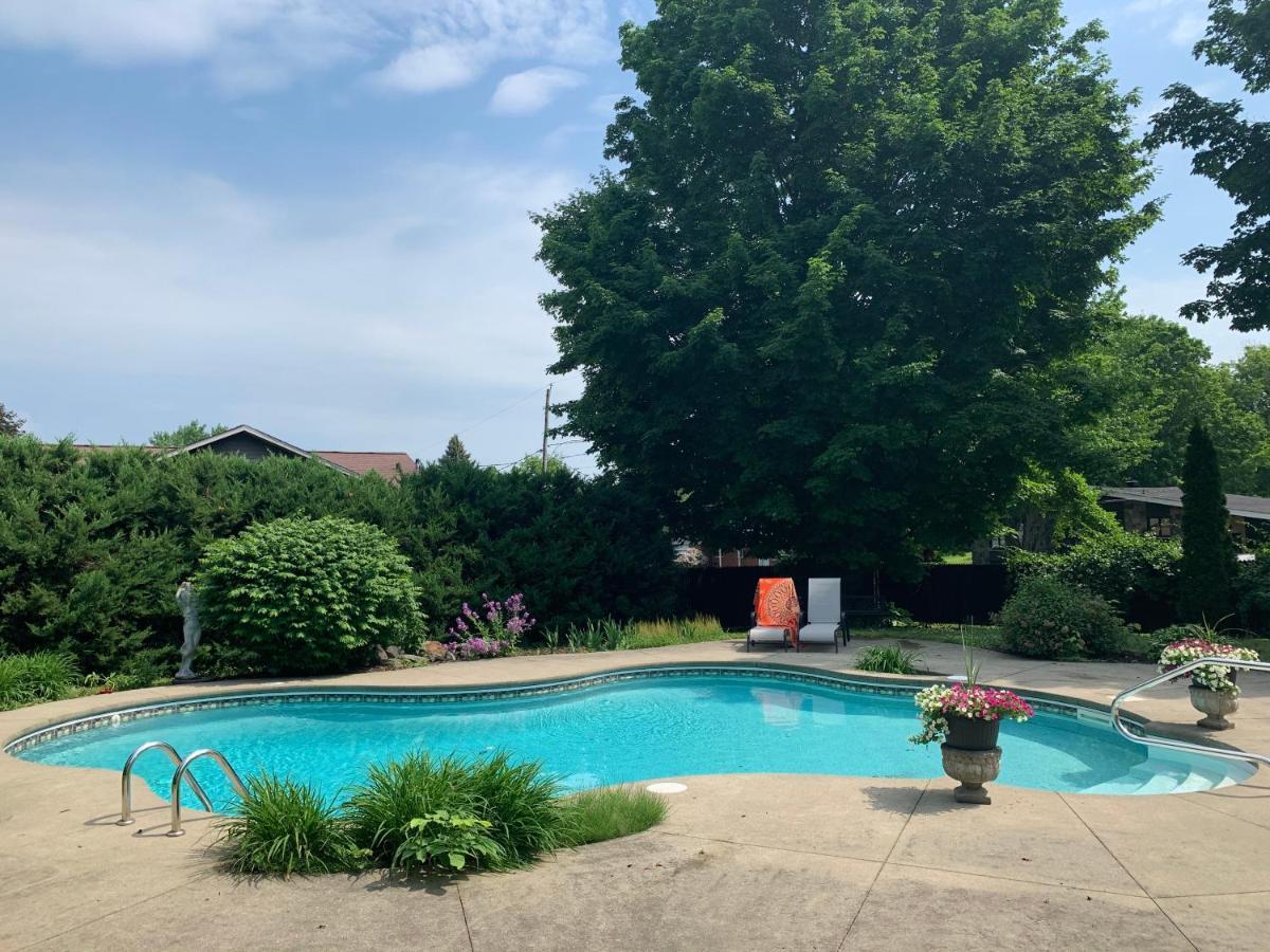 Manoir Alegria Bed & Breakfast Cowansville Bagian luar foto