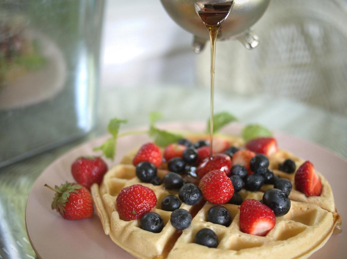Manoir Alegria Bed & Breakfast Cowansville Bagian luar foto