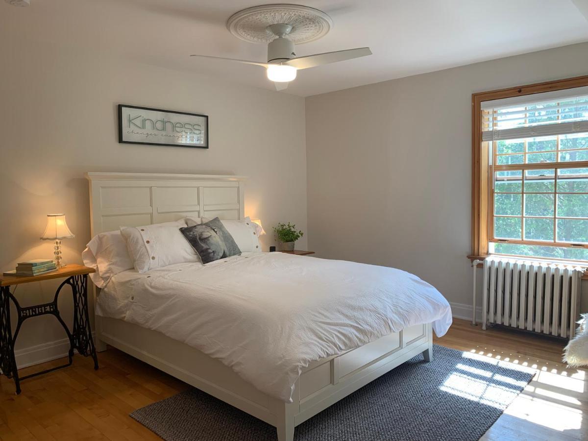 Manoir Alegria Bed & Breakfast Cowansville Bagian luar foto