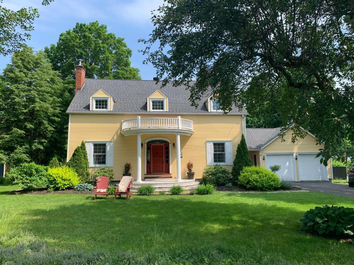 Manoir Alegria Bed & Breakfast Cowansville Bagian luar foto