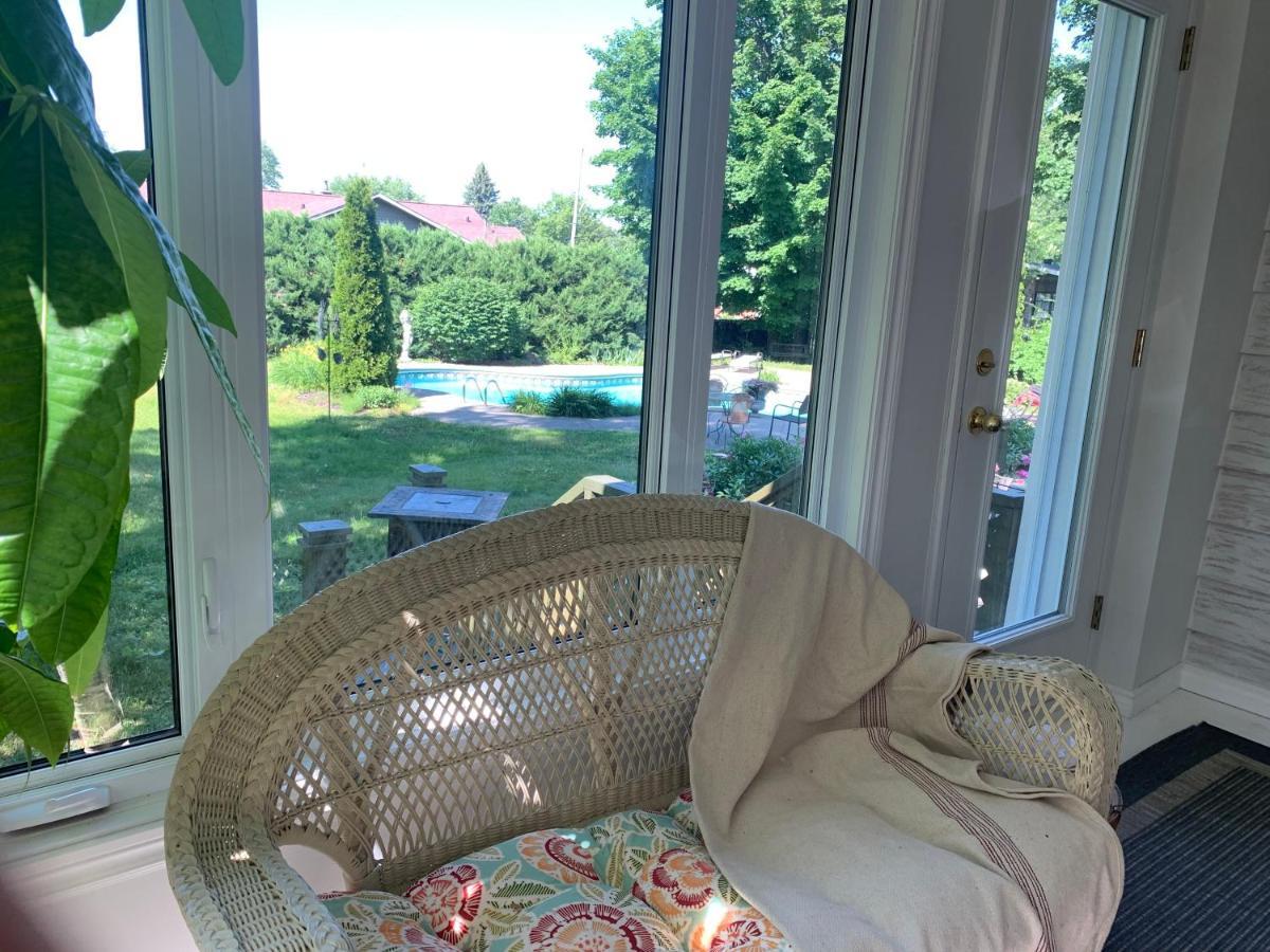 Manoir Alegria Bed & Breakfast Cowansville Bagian luar foto