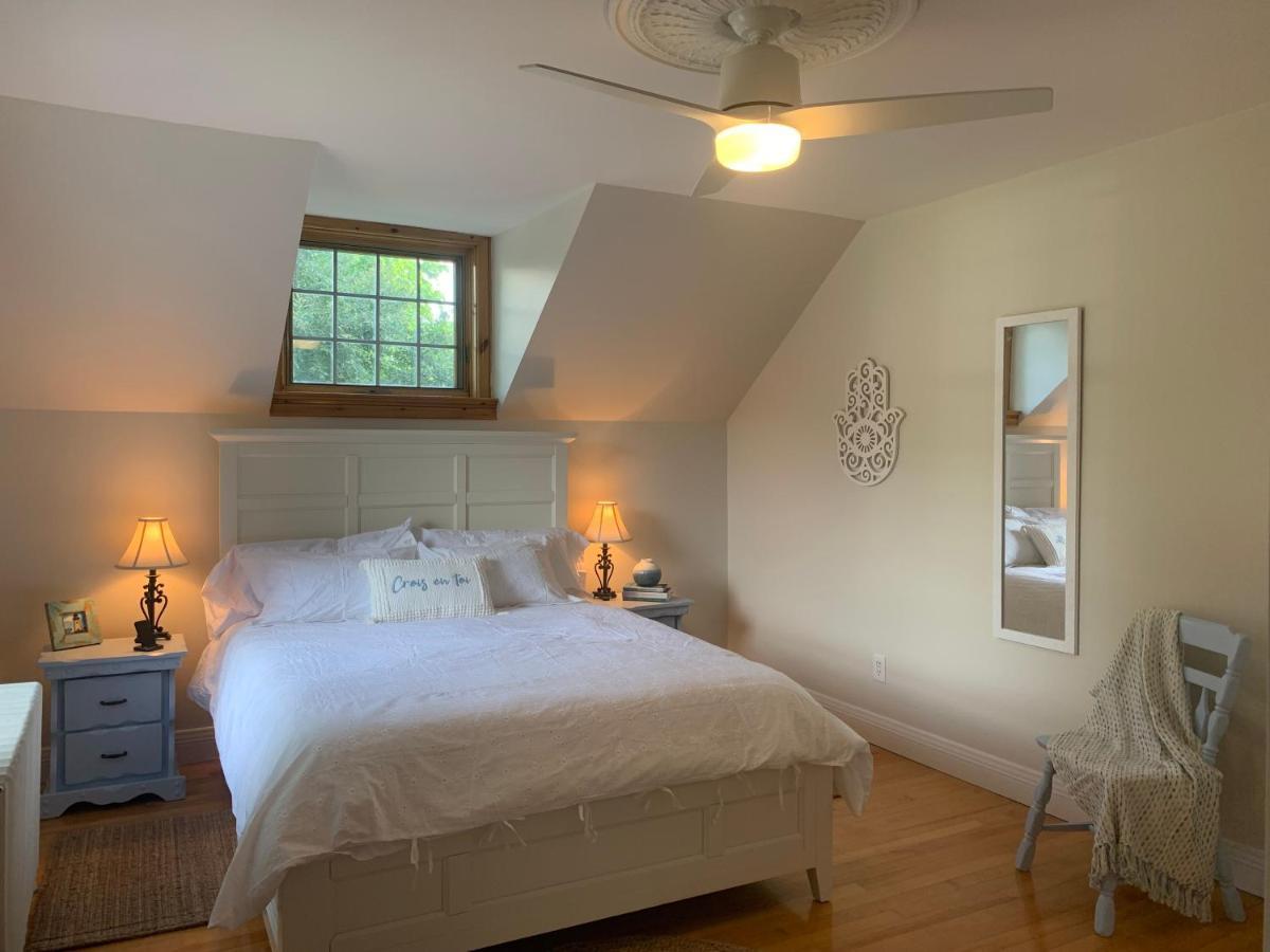 Manoir Alegria Bed & Breakfast Cowansville Bagian luar foto