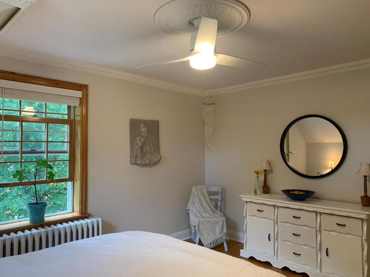 Manoir Alegria Bed & Breakfast Cowansville Bagian luar foto