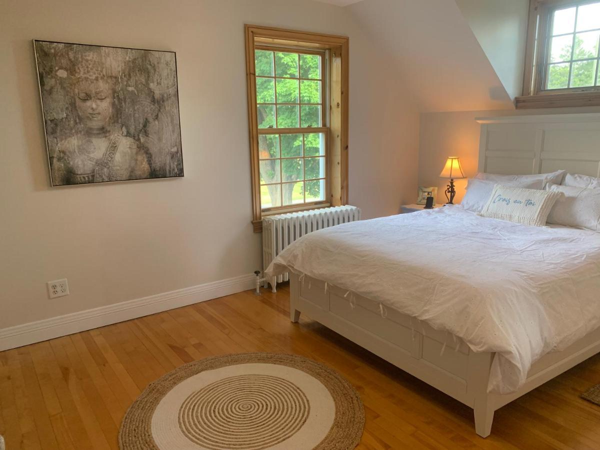 Manoir Alegria Bed & Breakfast Cowansville Bagian luar foto