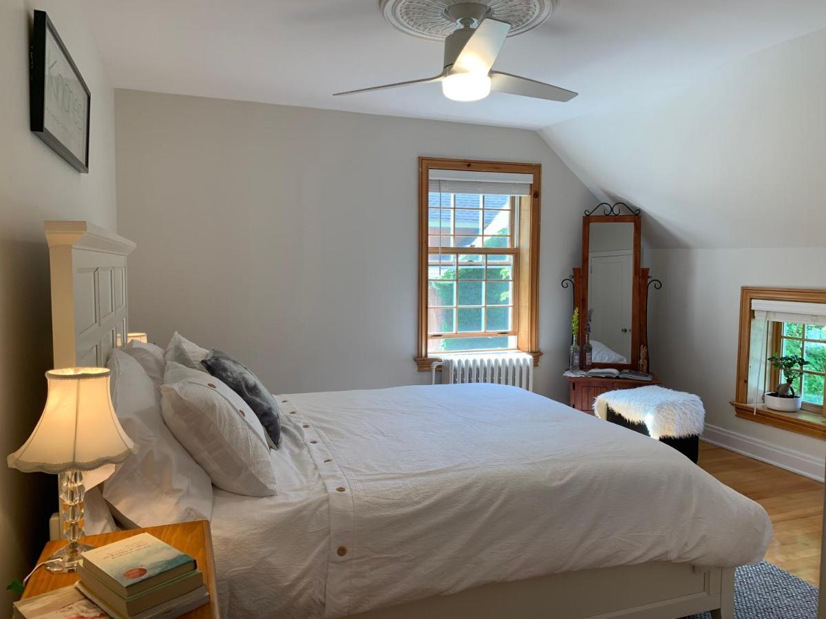 Manoir Alegria Bed & Breakfast Cowansville Bagian luar foto