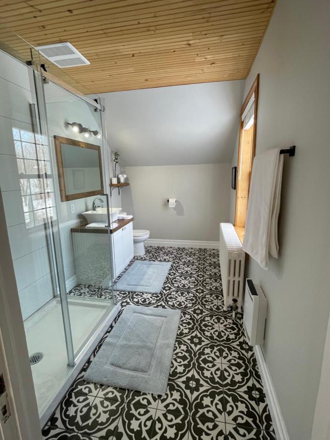 Manoir Alegria Bed & Breakfast Cowansville Bagian luar foto
