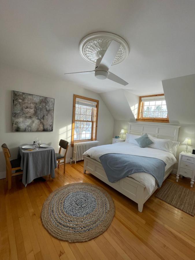Manoir Alegria Bed & Breakfast Cowansville Bagian luar foto